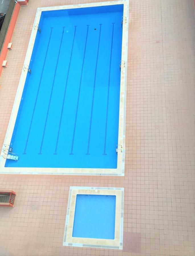 Apartamento Con Piscina Y Gran Terraza Con Vistas - Muy Cerca De La Playa, El Centro Y La Estacion Appartement Vilassar De Mar Buitenkant foto