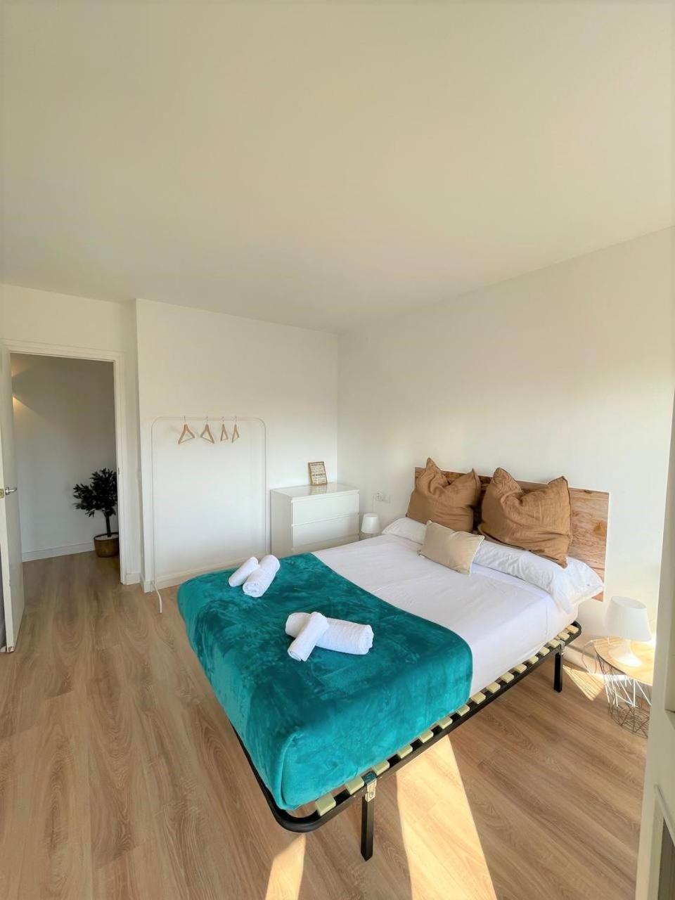 Apartamento Con Piscina Y Gran Terraza Con Vistas - Muy Cerca De La Playa, El Centro Y La Estacion Appartement Vilassar De Mar Buitenkant foto