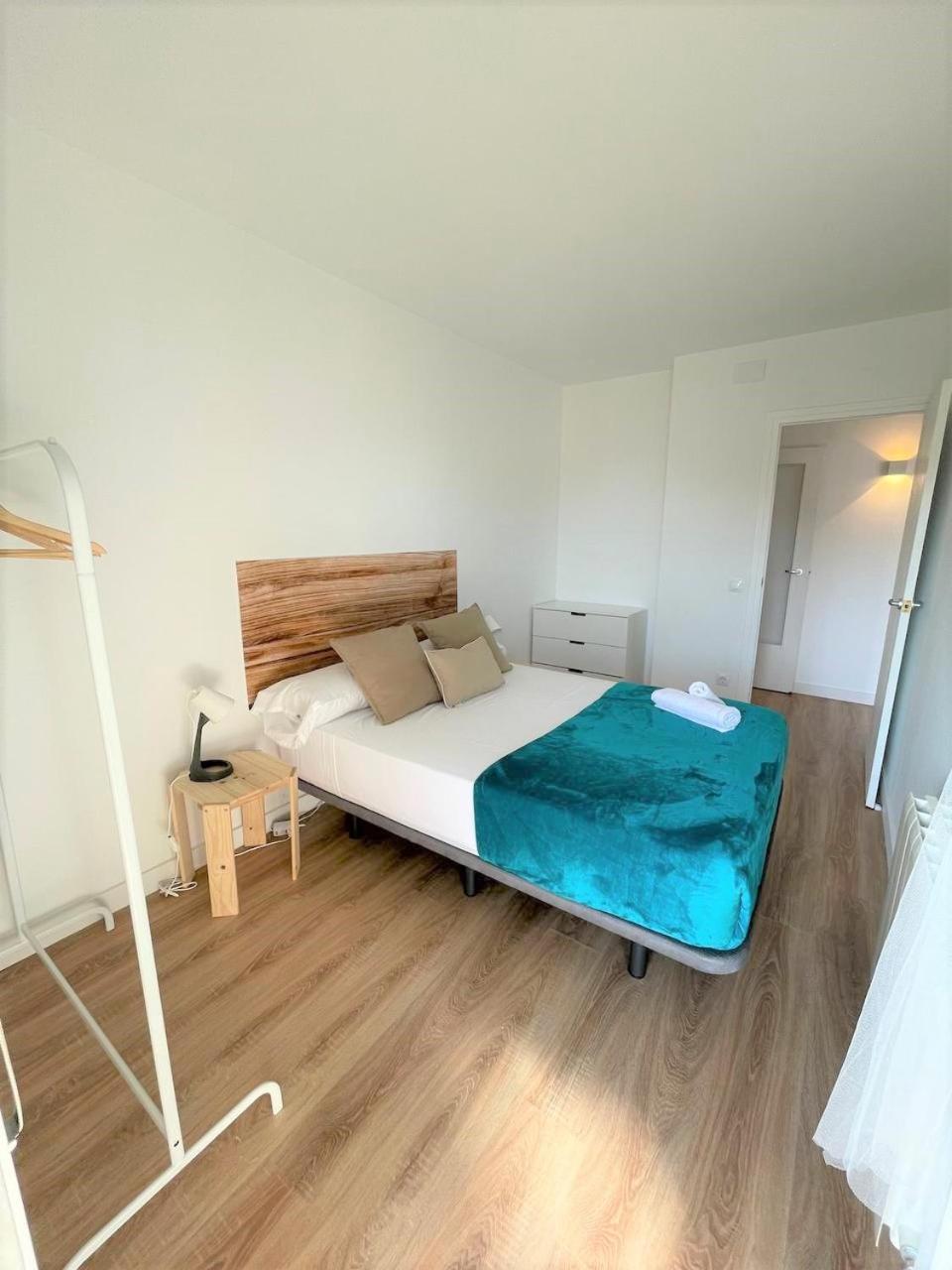 Apartamento Con Piscina Y Gran Terraza Con Vistas - Muy Cerca De La Playa, El Centro Y La Estacion Appartement Vilassar De Mar Buitenkant foto