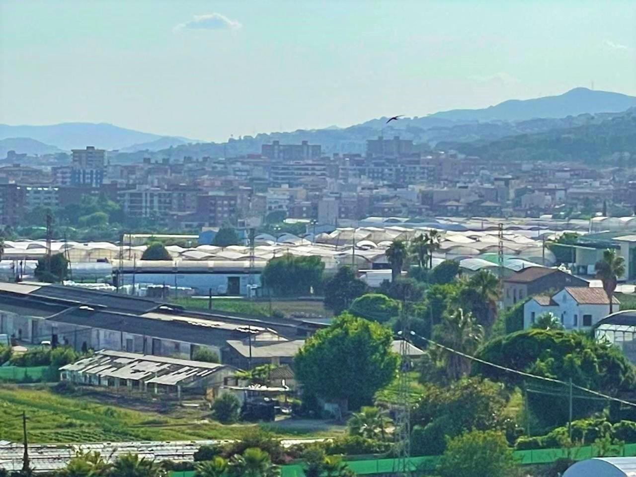 Apartamento Con Piscina Y Gran Terraza Con Vistas - Muy Cerca De La Playa, El Centro Y La Estacion Appartement Vilassar De Mar Buitenkant foto